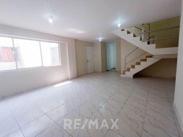 Venta De Lindo Dúplex En Los Olivos