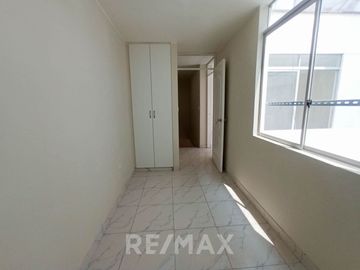 Venta De Lindo Dúplex En Los Olivos