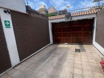 VENDO AMPLIA CASA EN ESQUINA  EN LA MEJOR ZONA DE  PUEBLO LIBRE