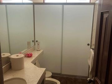 VENDO AMPLIA CASA EN ESQUINA  EN LA MEJOR ZONA DE  PUEBLO LIBRE