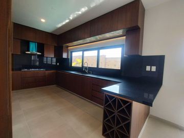 CASA NUEVA CON ALBERCA EN VENTA