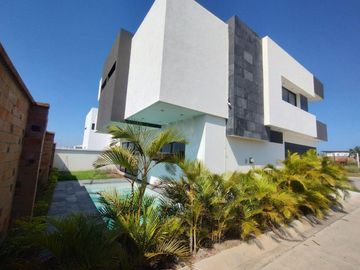 CASA NUEVA CON ALBERCA EN VENTA