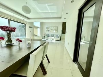 CASA CON ALBERCA EN VENTA