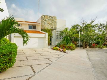 CASA SERRANO - CANAL ACCESS - BOAT - PRIVATE POOL - 3 BR - 4.5 BTR - PUERTO AVENTURAS