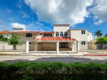 Casa en Venta, SM 15 Centro, Cancún Quintana Roo.