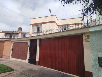 ¡Venta de Hermosa Casa en el Límite de Pueblo Libre!