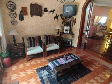 ¡Venta de Hermosa Casa en el Límite de Pueblo Libre!