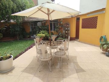 ¡Venta de Hermosa Casa en el Límite de Pueblo Libre!