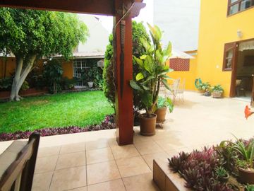 ¡Venta de Hermosa Casa en el Límite de Pueblo Libre!