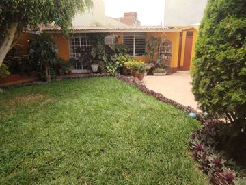 ¡Venta de Hermosa Casa en el Límite de Pueblo Libre!