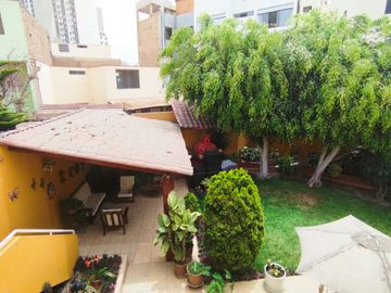 ¡Venta de Hermosa Casa en el Límite de Pueblo Libre!