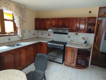 ¡Venta de Hermosa Casa en el Límite de Pueblo Libre!