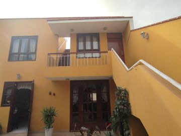 ¡Venta de Hermosa Casa en el Límite de Pueblo Libre!