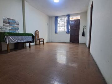 VENDO AMPLIA CASA EN URB.  CONDEVILLA – SAN MARTIN
