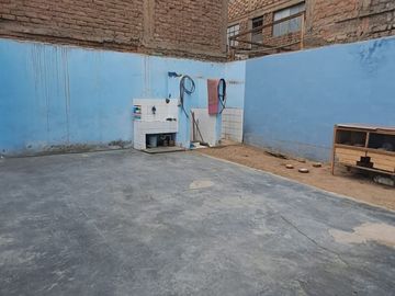 VENDO AMPLIA CASA EN URB.  CONDEVILLA – SAN MARTIN