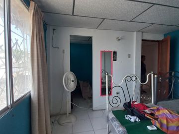 VENTA DE CASA DE 2 PISOS EN URBANIZACION BEATA MERCEDES MOLINA