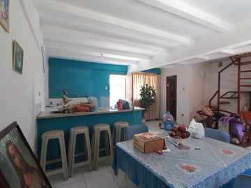 VENTA DE CASA DE 2 PISOS EN URBANIZACION BEATA MERCEDES MOLINA