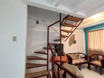 VENTA DE CASA DE 2 PISOS EN URBANIZACION BEATA MERCEDES MOLINA