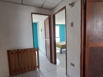 VENTA DE CASA DE 2 PISOS EN URBANIZACION BEATA MERCEDES MOLINA