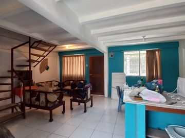 VENTA DE CASA DE 2 PISOS EN URBANIZACION BEATA MERCEDES MOLINA