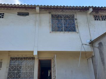 VENTA DE CASA DE 2 PISOS EN URBANIZACION BEATA MERCEDES MOLINA