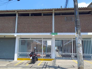 VENTA DE CASA DE 2 PISOS EN URBANIZACION BEATA MERCEDES MOLINA