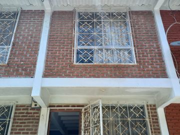 VENTA DE CASA DE 2 PISOS EN URBANIZACION BEATA MERCEDES MOLINA