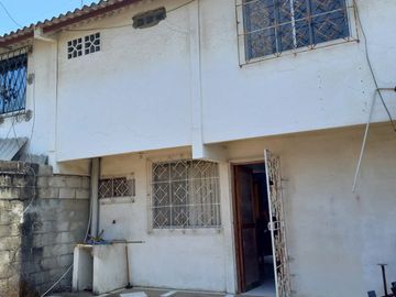 VENTA DE CASA DE 2 PISOS EN URBANIZACION BEATA MERCEDES MOLINA