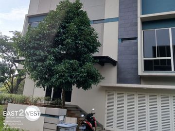 Dijual Rumah Cantik Seperti Resort Cluster Mozart Symphonia Gading Serpong Tangerang View Danau Posisi Hook Bagus Siap Huni Nyaman Strategis