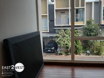 Dijual Rumah Cantik Seperti Resort Cluster Mozart Symphonia Gading Serpong Tangerang View Danau Posisi Hook Bagus Siap Huni Nyaman Strategis