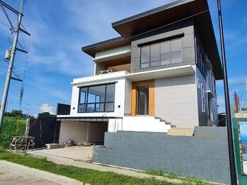FOR SALE: Mondia, Nuvali, 3 Storey House and Lot