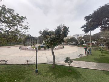 Venta Departamento en Pueblo Libre frente a parque