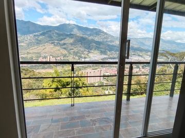 💥VENDO💥Casa Campestre en el exclusivo sector de Copacabana Barrio Pedregal parte alta Parcelación El Paraíso.