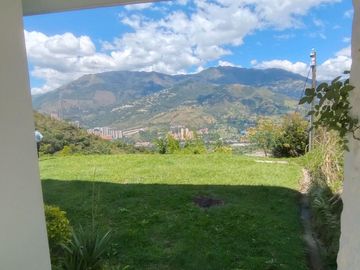 💥VENDO💥Casa Campestre en el exclusivo sector de Copacabana Barrio Pedregal parte alta Parcelación El Paraíso.