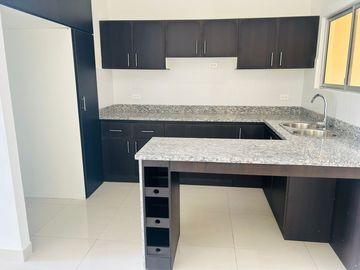 EN VENTA  CASA POR ESTRENAR  DE DOS PISOS DENTRO DE URBANIZACIÓN