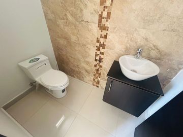 EN VENTA  CASA POR ESTRENAR  DE DOS PISOS DENTRO DE URBANIZACIÓN