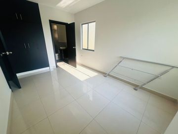 EN VENTA  CASA POR ESTRENAR  DE DOS PISOS DENTRO DE URBANIZACIÓN