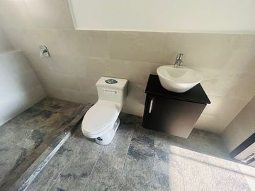 EN VENTA  CASA POR ESTRENAR  DE DOS PISOS DENTRO DE URBANIZACIÓN