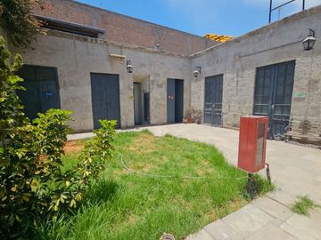 EN VENTA HERMOSA CASONA