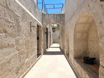 EN VENTA HERMOSA CASONA