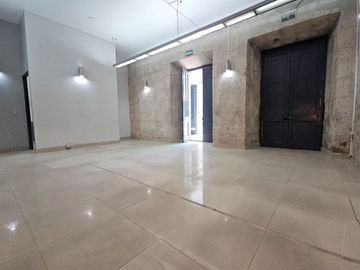 EN VENTA HERMOSA CASONA
