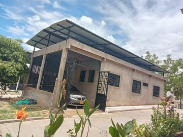 VENTA DE CASA EN MELGAR EN OBRA GRIS