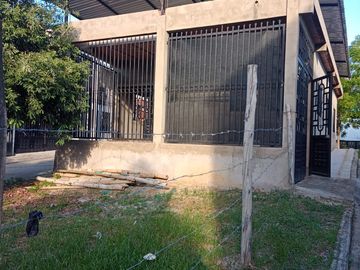 VENTA DE CASA EN MELGAR EN OBRA GRIS