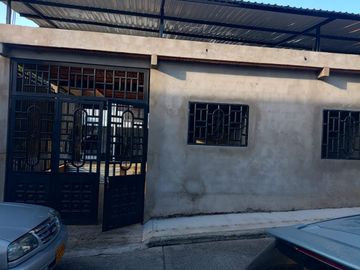 VENTA DE CASA EN MELGAR EN OBRA GRIS