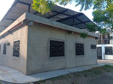 VENTA DE CASA EN MELGAR EN OBRA GRIS