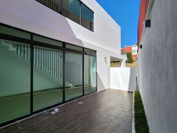 Casa Nueva de 4 habitaciones en Fracc privado, zona Monte Magno, 1 recamara en PB