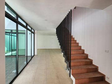 Casa Nueva de 4 habitaciones en Fracc privado, zona Monte Magno, 1 recamara en PB