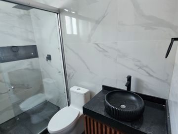 Casa Nueva de 4 habitaciones en Fracc privado, zona Monte Magno, 1 recamara en PB