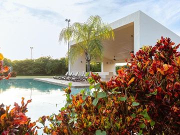 Casa con jardín y alberca privada, en venta, Rejoyada, Mérida