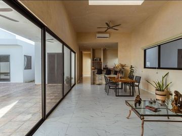 Casa con jardín y alberca privada, en venta, Rejoyada, Mérida
